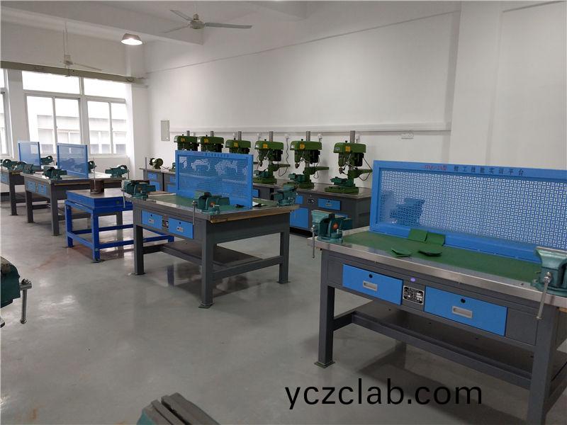 現(xian)代(dai)鉗工實訓室