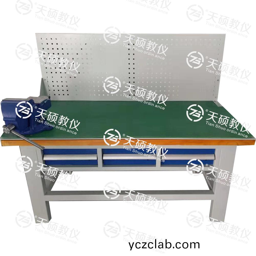 1、TSBTQG-1型(xing) 鉗(qian)工(gong)技(ji)能(neng)實訓平檯(tai)（單(dan)麵雙(shuang)工(gong)位）.jpg